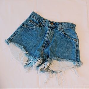 LEVI DENIM SHORTS